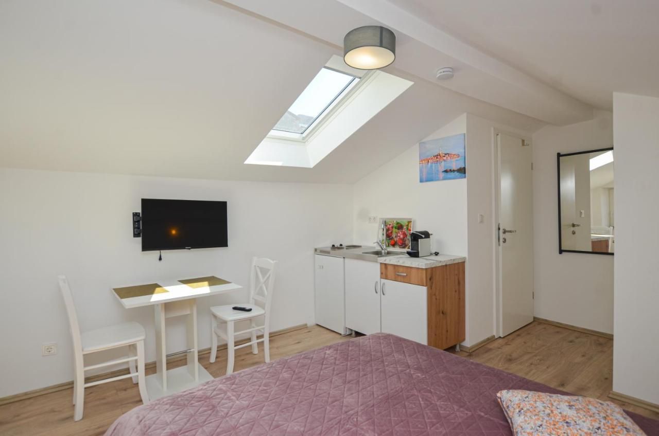 Rooms Grga Ρόβινι Εξωτερικό φωτογραφία